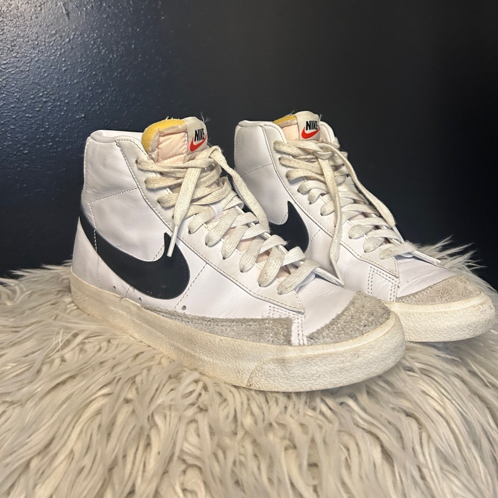 Nikes - Picture 5 of 7
